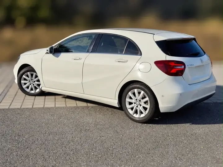 Mercedes-Benz A-Class 2018 photo 2