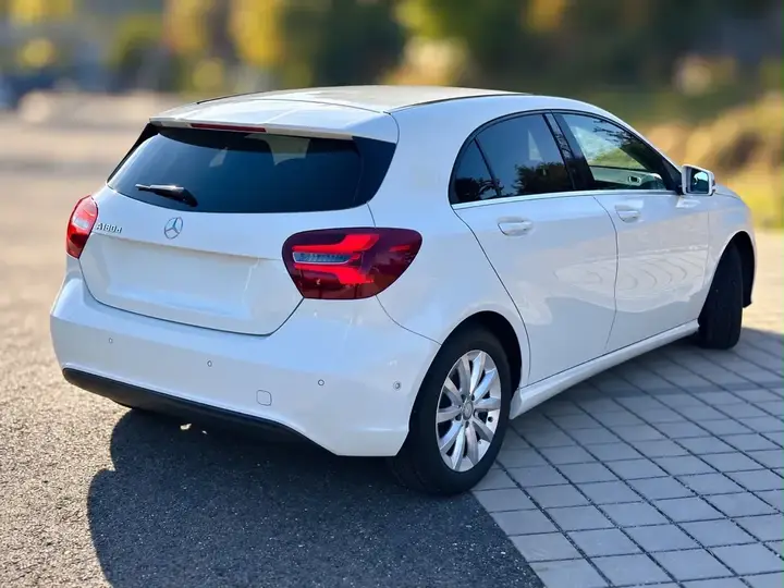 Mercedes-Benz A-Class 2018 photo 3