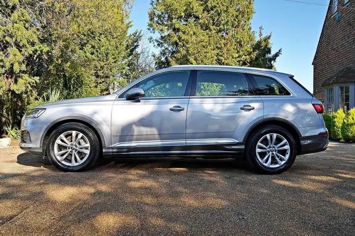 Audi Q7 2020 photo 2