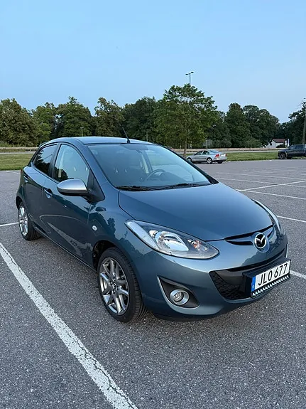 Mazda 2 2014 photo 3