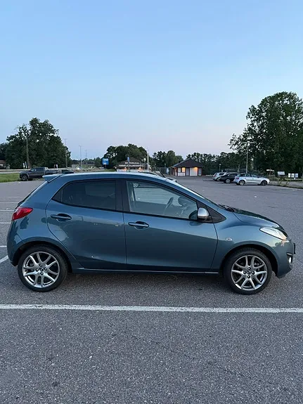 Mazda 2 2014 photo 4