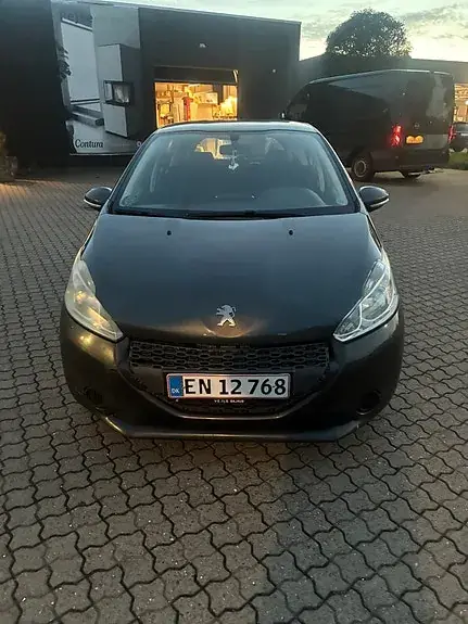 Peugeot 208 2012 photo 5