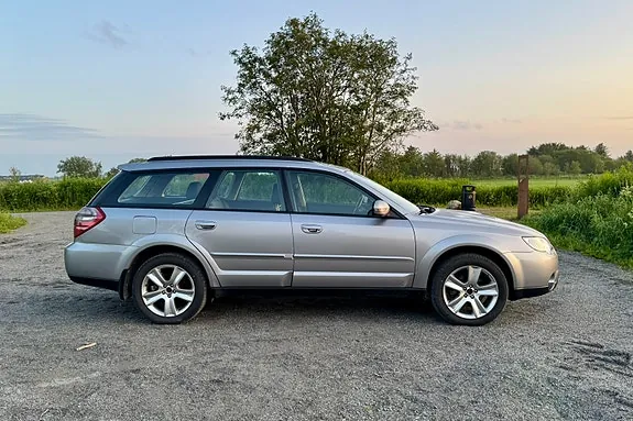 Subaru Outback 2008 photo 4