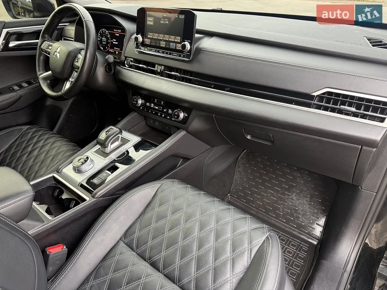 Mitsubishi Outlander 2024 photo 3