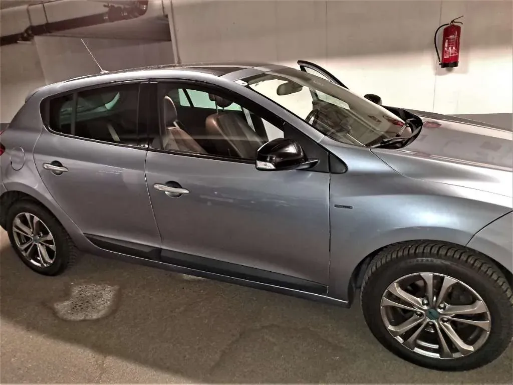 Renault Megane 2011 photo 2