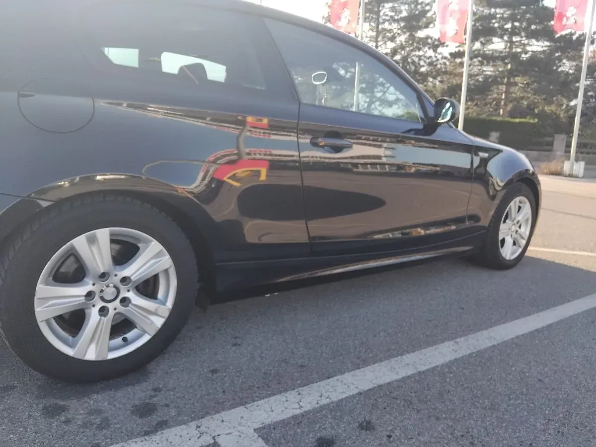 BMW 1 Series 2009 photo 2