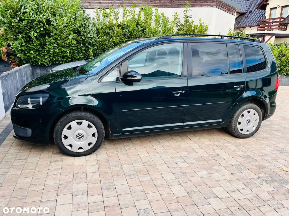 Volkswagen Touran 2011 photo 2