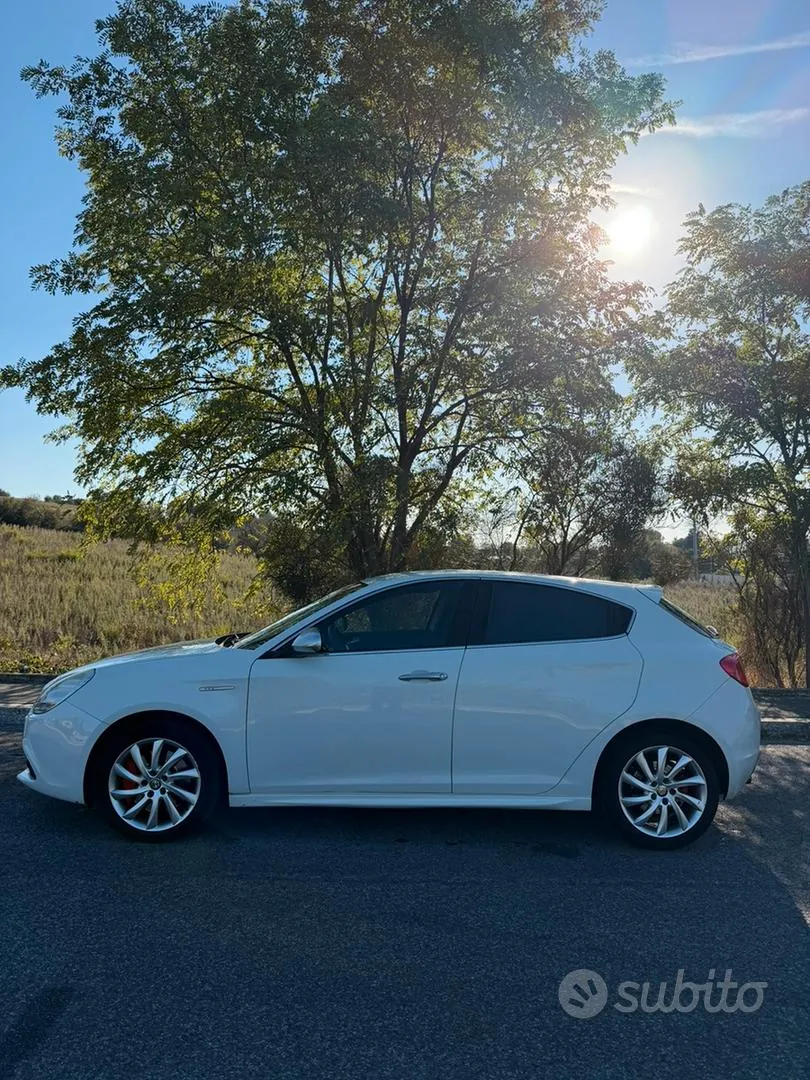 Alfa Romeo Giulietta 2010 photo 3