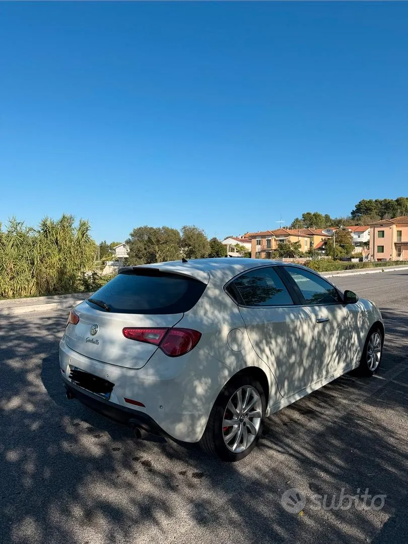 Alfa Romeo Giulietta 2010 photo 4