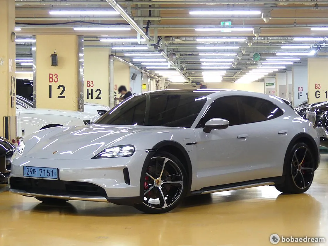 Porsche Taycan 4S Cross Turismo 2024 photo 2