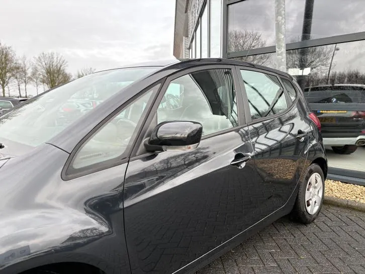 Kia Venga 2010 photo 2