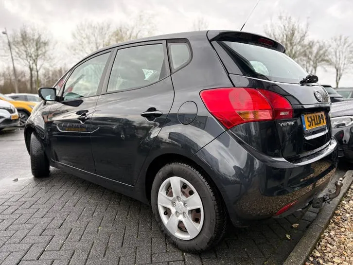 Kia Venga 2010 photo 3