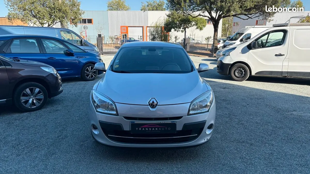 Renault Megane 2010 photo 2