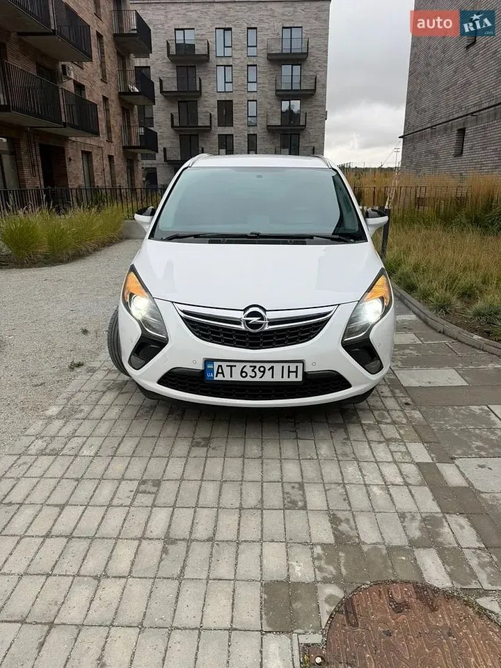 Opel Zafira Tourer 2012 photo 2