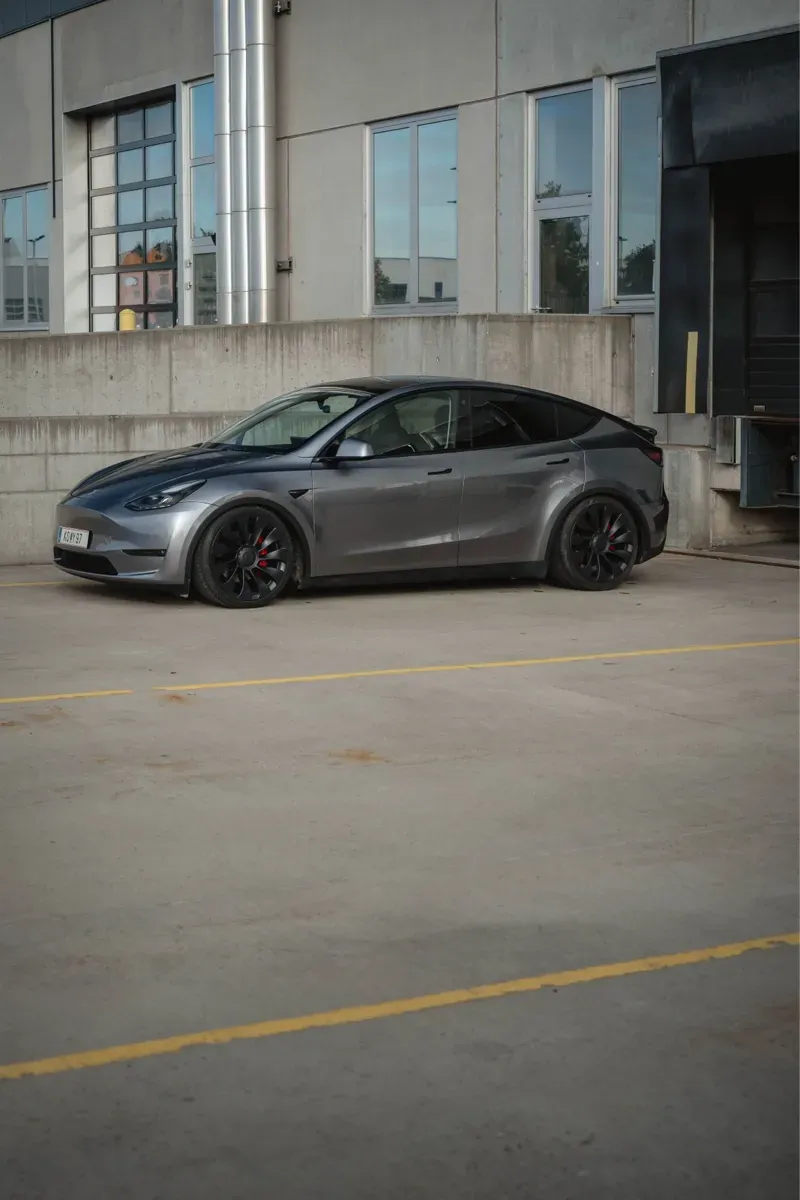 Tesla Model Y 2023 photo 2