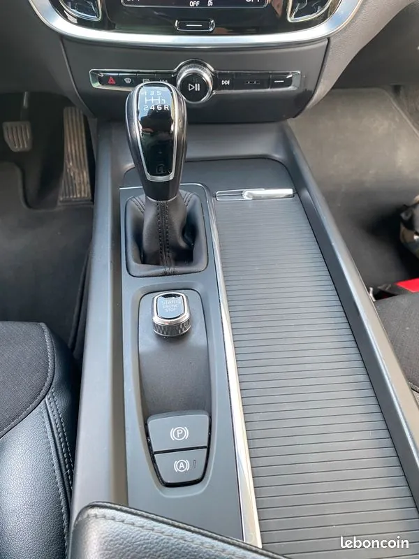 Volvo V60 2019 photo 2