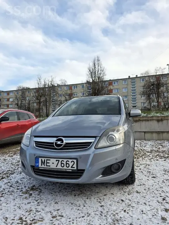 Opel Zafira 2010 photo 2