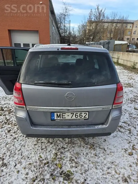 Opel Zafira 2010 photo 3