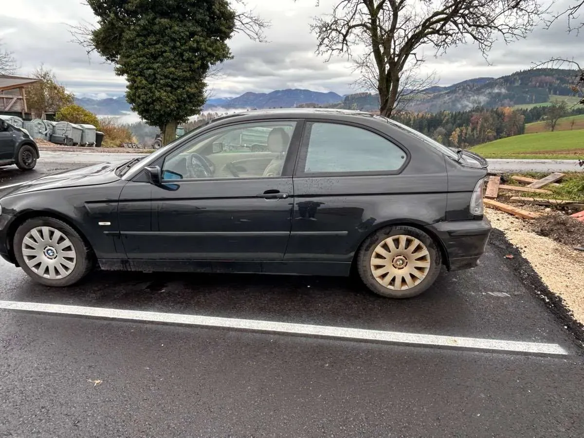 BMW 3 Series 2002 photo 2
