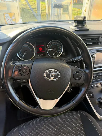 Toyota Auris 2014 photo 4