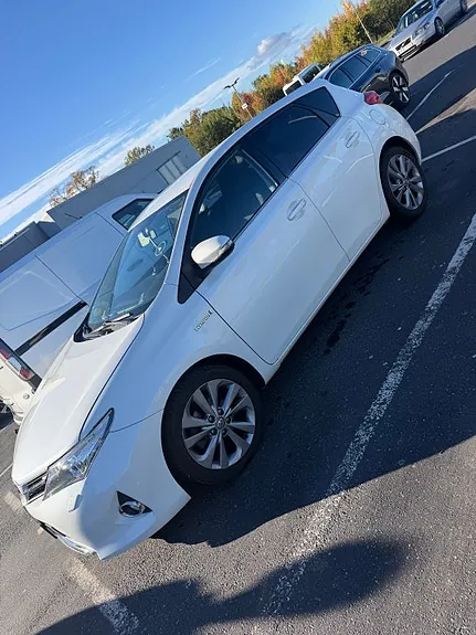 Toyota Auris 2014 photo 2