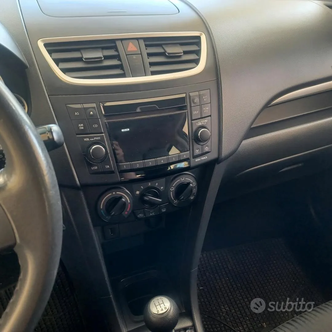 Suzuki Swift 2012 photo 3