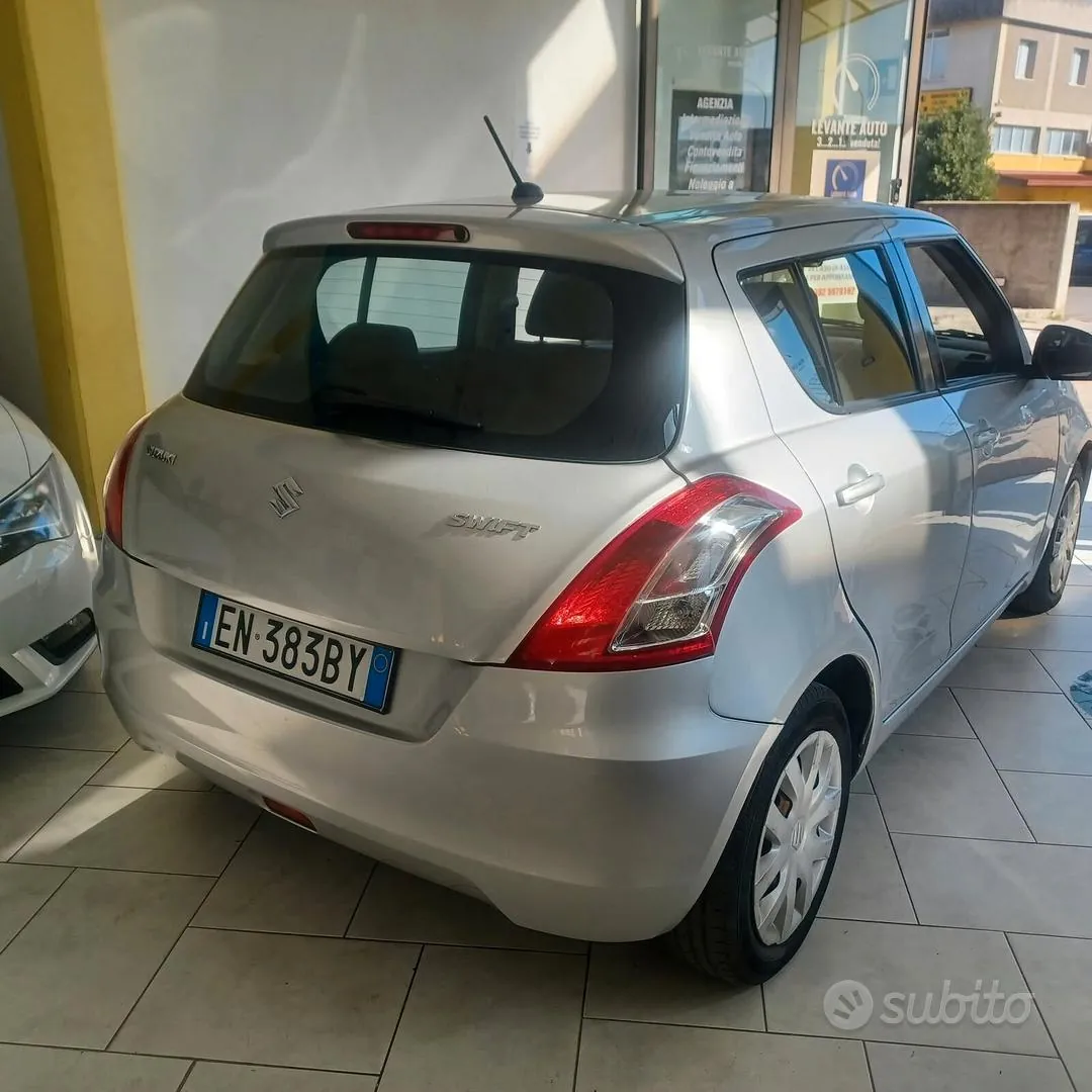 Suzuki Swift 2012 photo 2