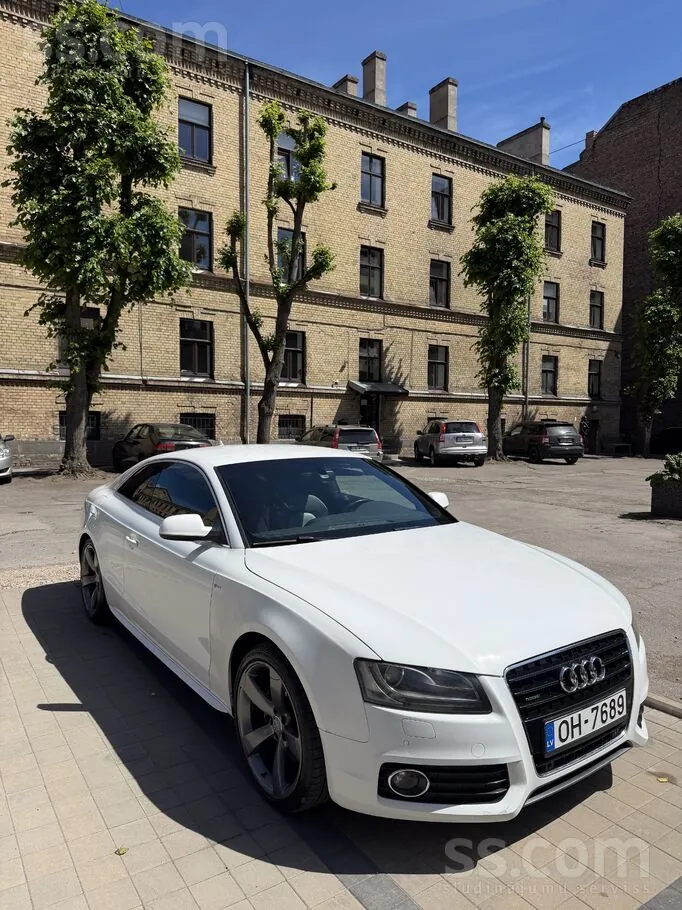 Audi A5 2011 photo 2