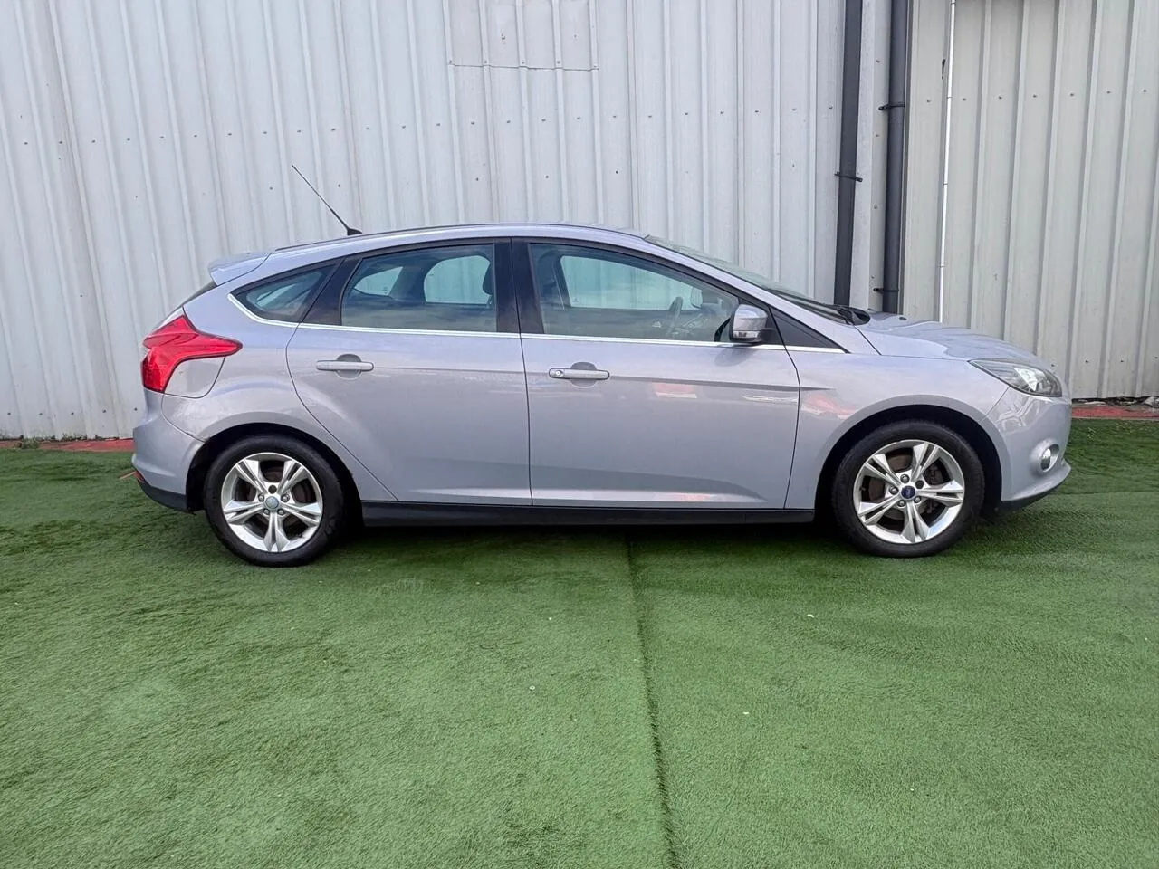 Ford Focus 2011 photo 2