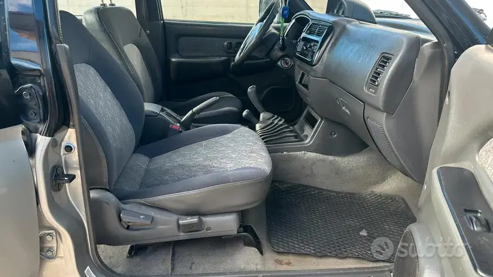Mitsubishi L200 1998 photo 4