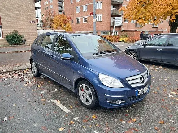 Mercedes-Benz B 180