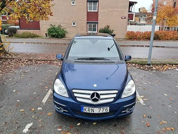 Mercedes-Benz B 180 2010 photo 2