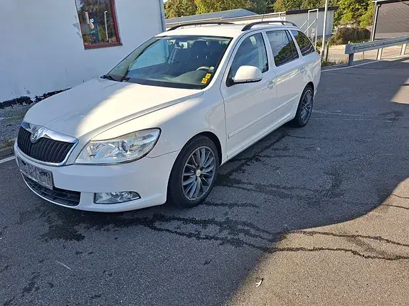 Skoda Octavia 2010 photo 4