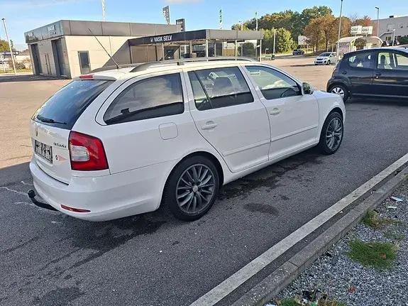 Skoda Octavia 2010 photo 3