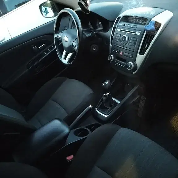 Kia Ceed 2010 photo 2