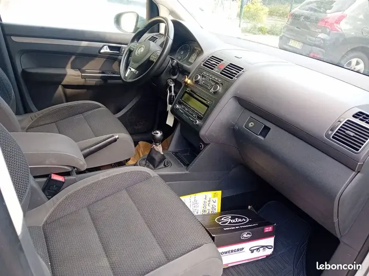 Volkswagen Touran 2010 photo 4