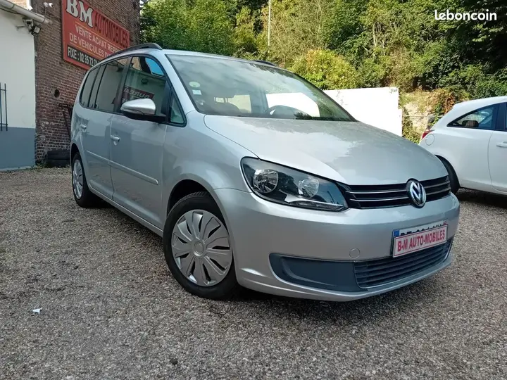 Volkswagen Touran 2010 photo 2