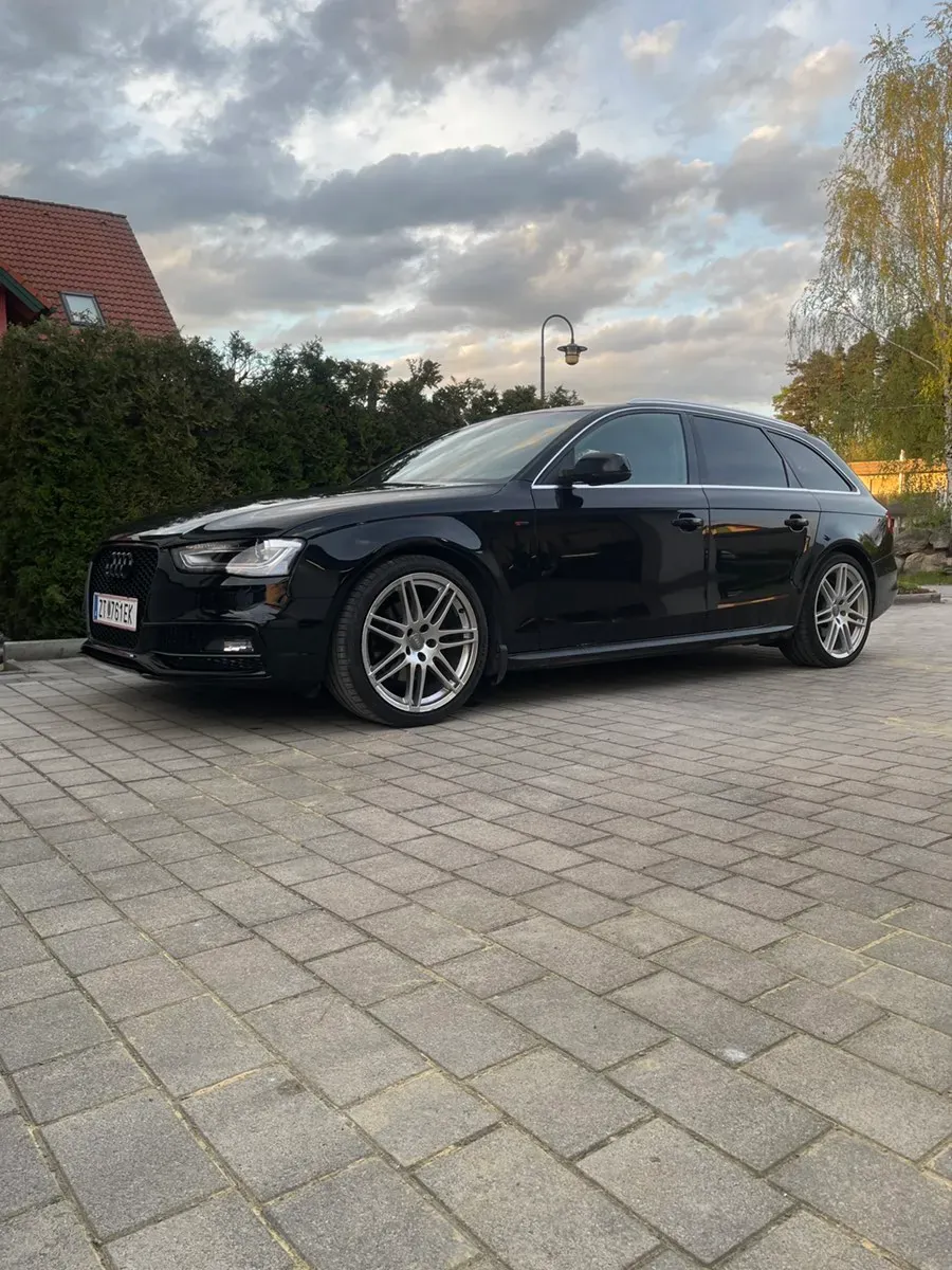 Audi A4 2012 photo 2