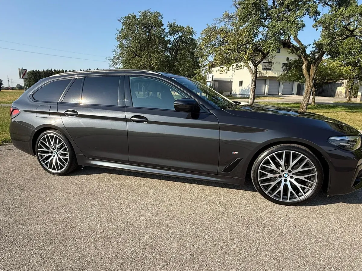 BMW 5 Series 2021 photo 2