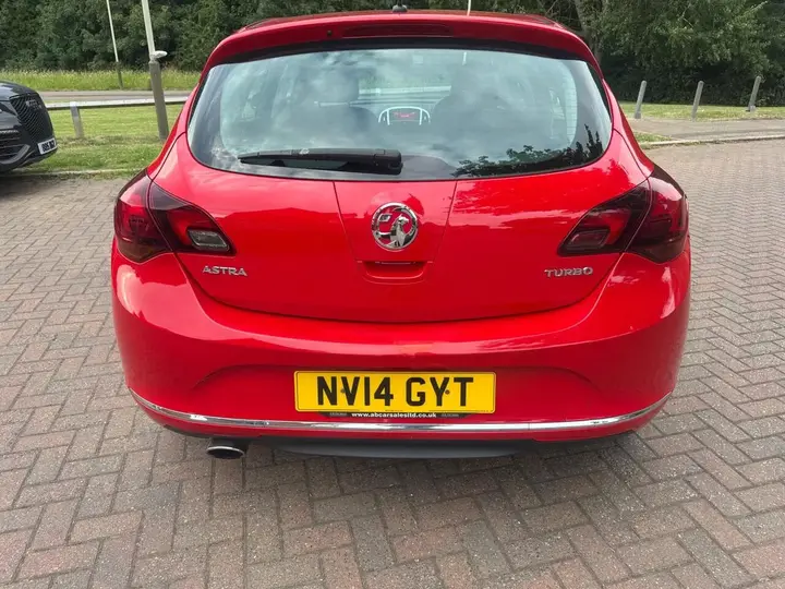 Vauxhall Astra 2014 photo 4