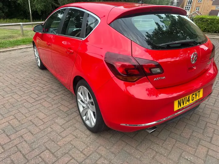 Vauxhall Astra 2014 photo 5