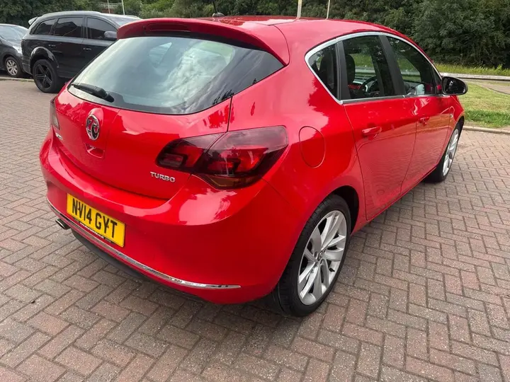 Vauxhall Astra 2014 photo 3