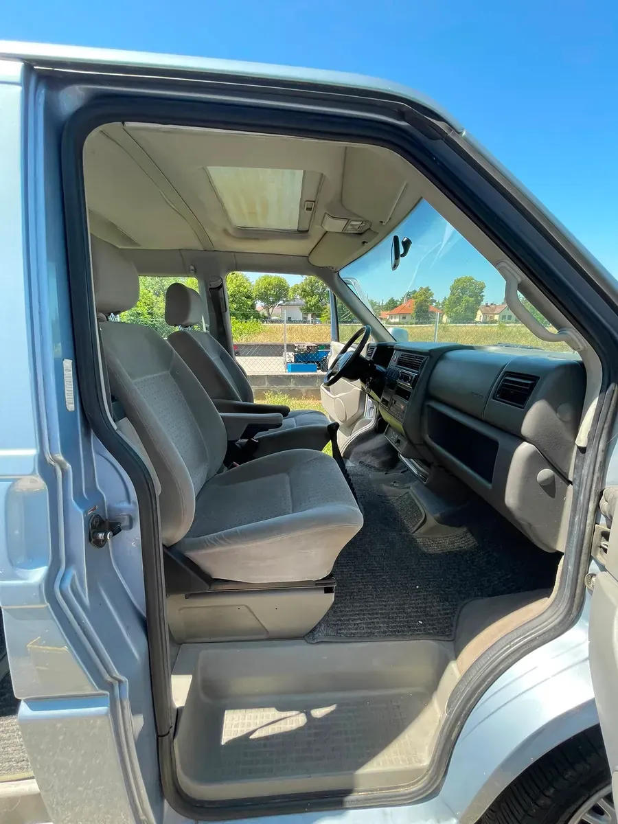 Volkswagen T4 1999 photo 3