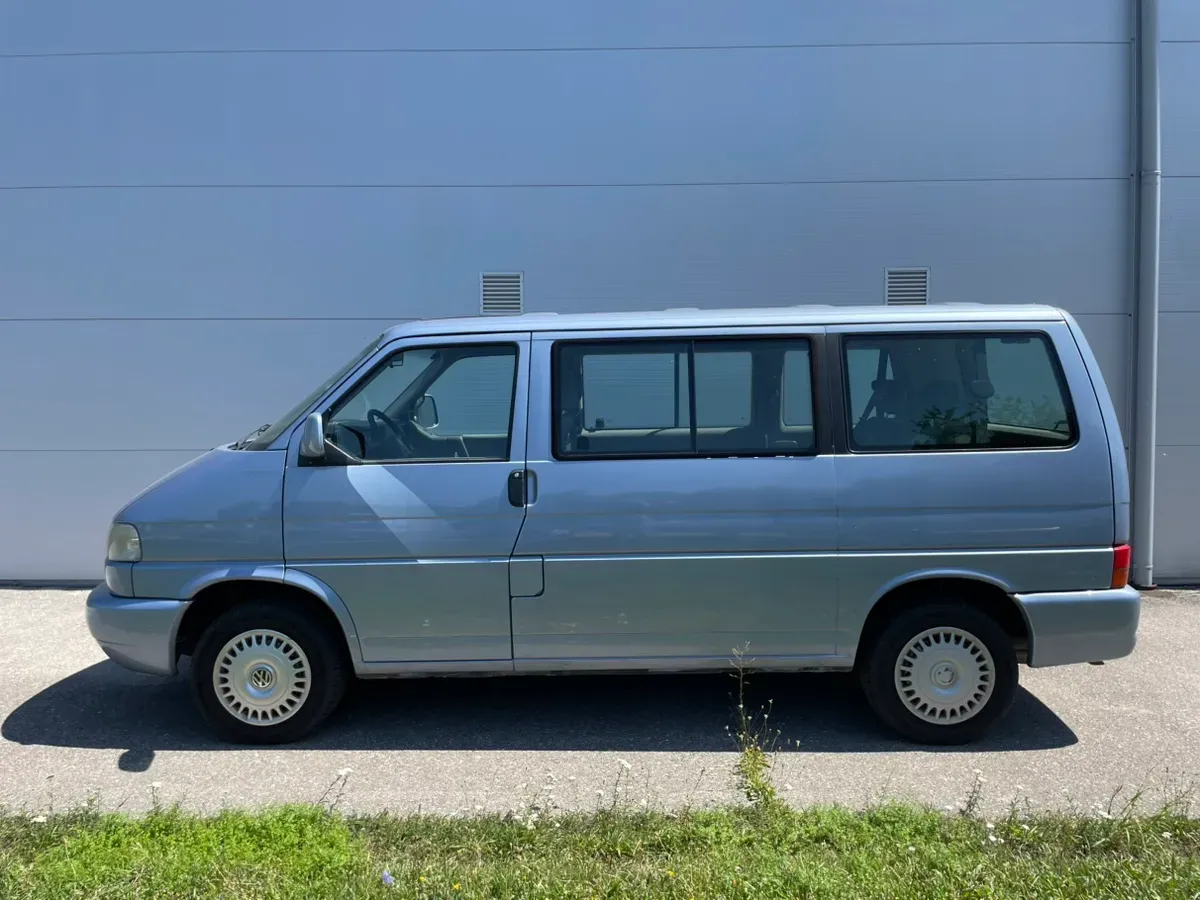 Volkswagen T4 1999 photo 2