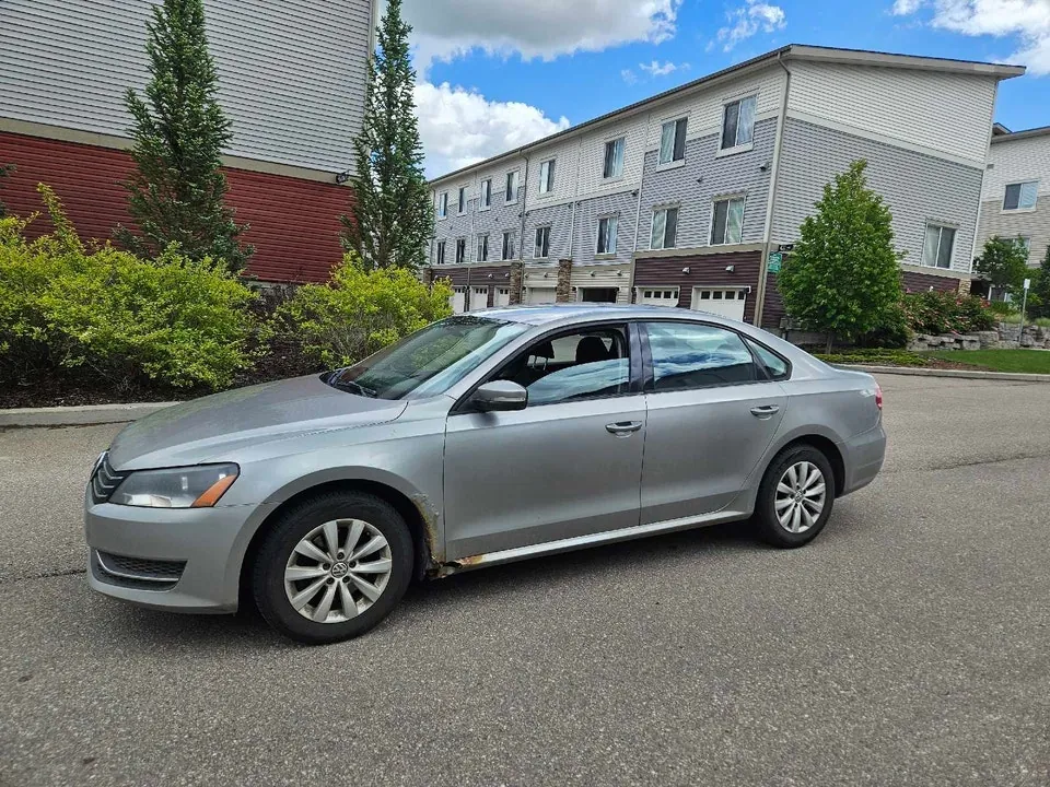 Volkswagen Passat 2013 photo 2