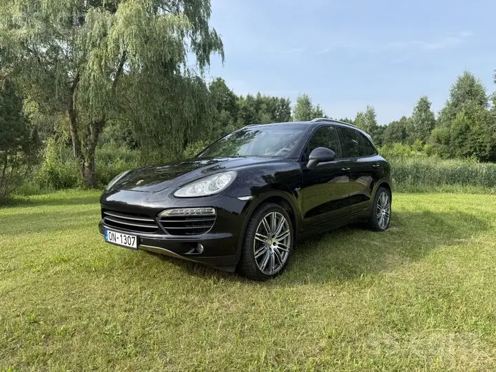 Porsche Cayenne 2011 photo 2