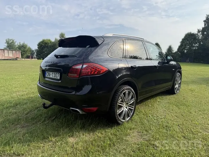 Porsche Cayenne 2011 photo 3