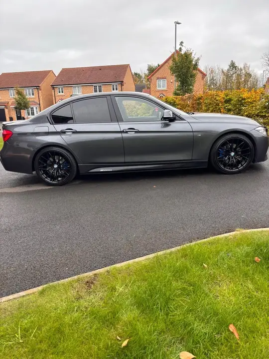 BMW 3 Series 2018 photo 2