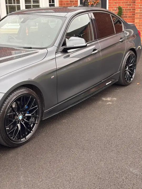 BMW 3 Series 2018 photo 5