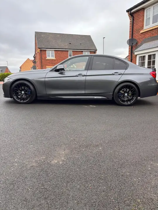 BMW 3 Series 2018 photo 3